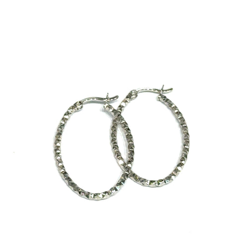 A Diamond-Cut Oval Hoop (Snapback) Size: 34mm height x 22mm width, 2.6g on a white background, front overview.