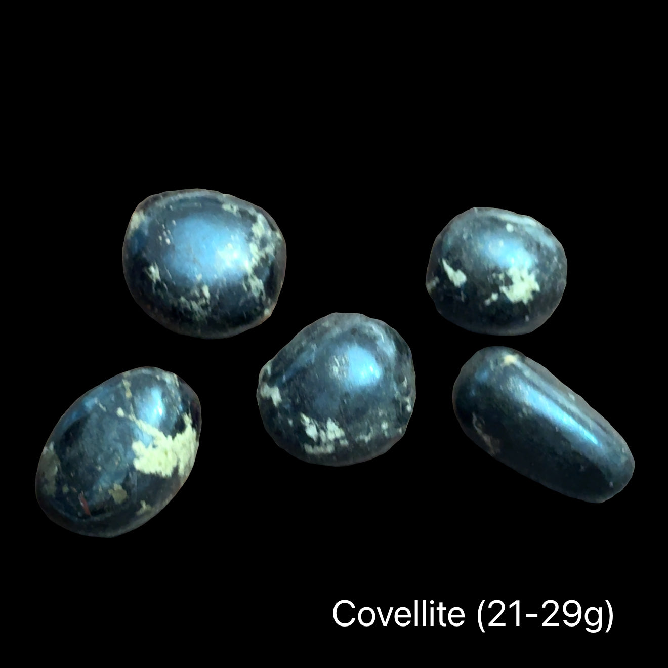 Five covellite stone on a black background, with a weight range of 21-29g, is displayed in a front view.