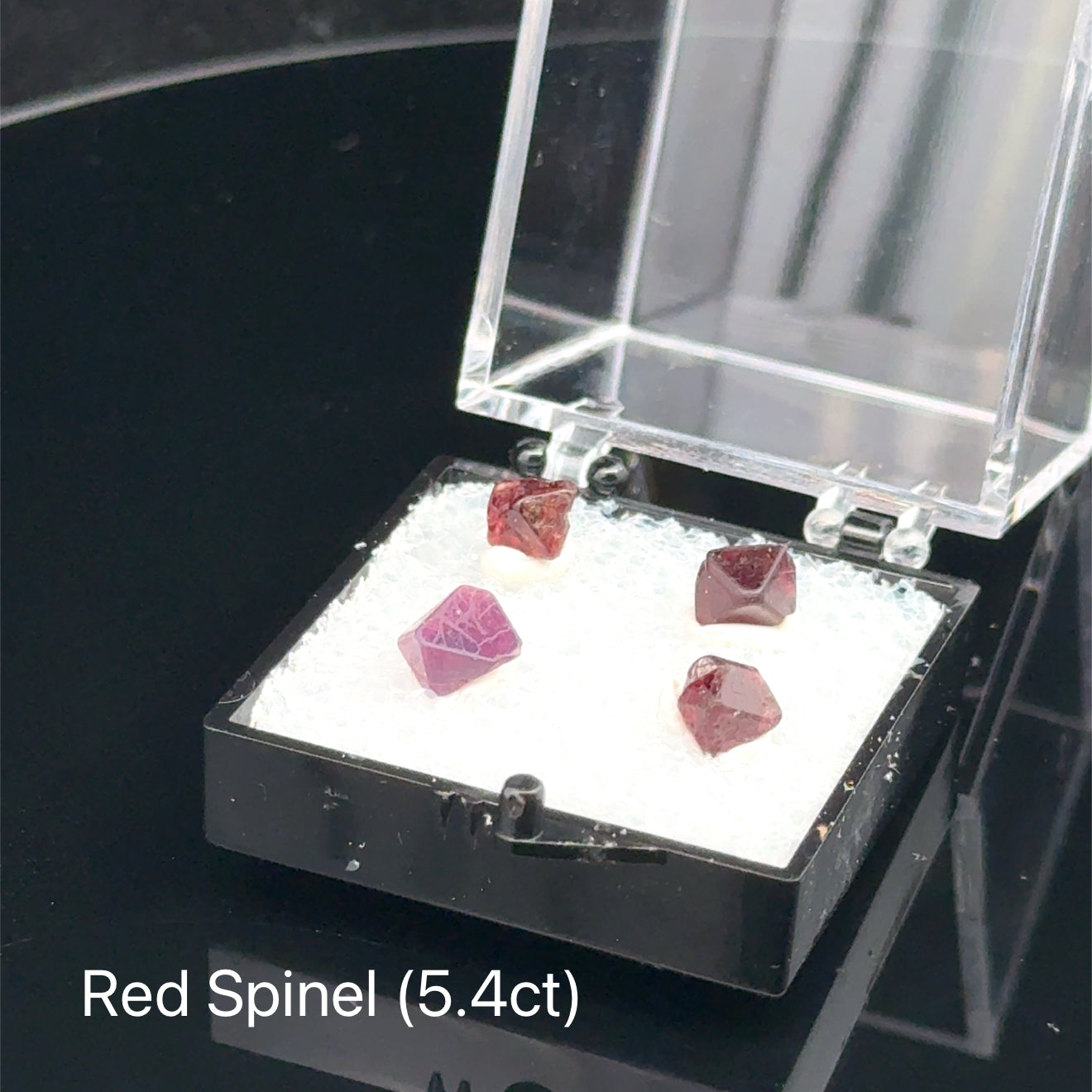 Red_Spinel_Raw_Gemstone_Crystals_closeup_Frontal
