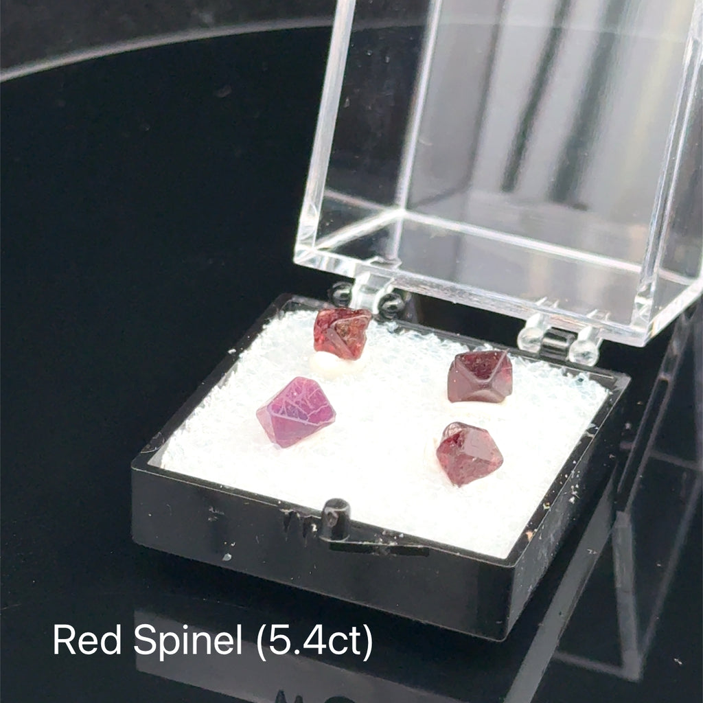 Red_Spinel_Raw_Gemstone_Crystals_closeup_Frontal