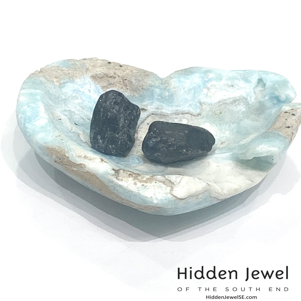 Sapphire , blue Raw gemstones