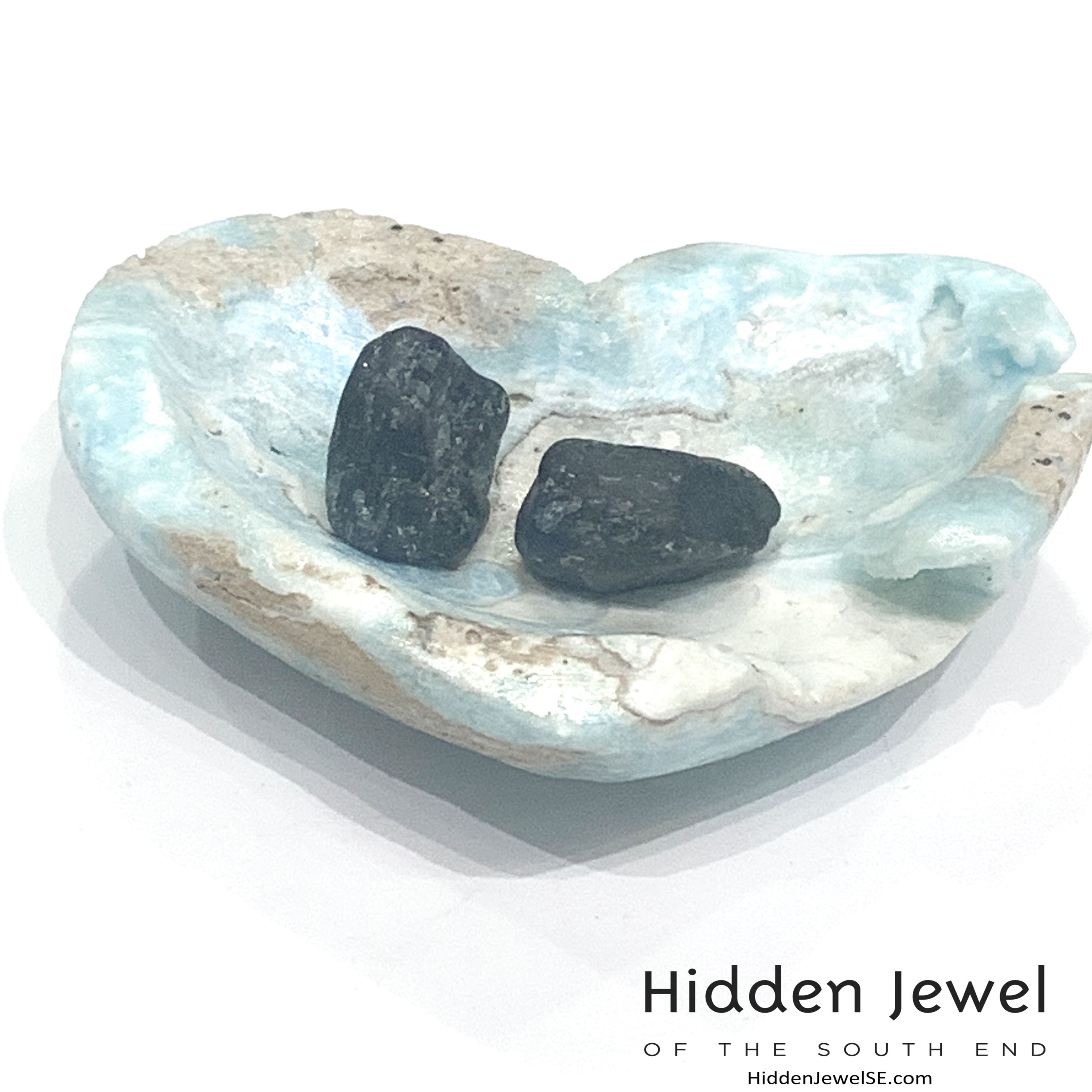Sapphire , blue Raw gemstones