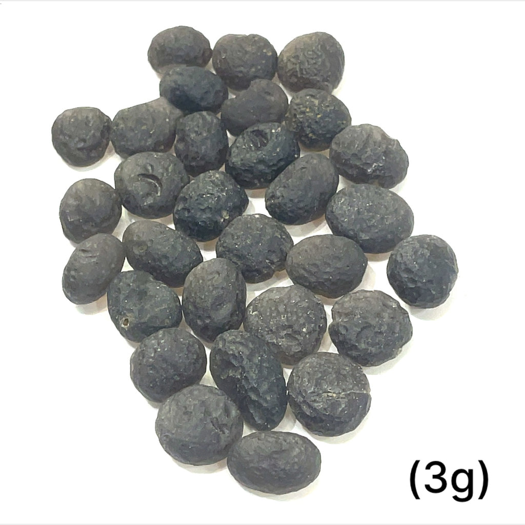 Detailed shot of authentic Colombianite obsidian “Piedra Rayo” gemstone sizes (3g) on white background overview.