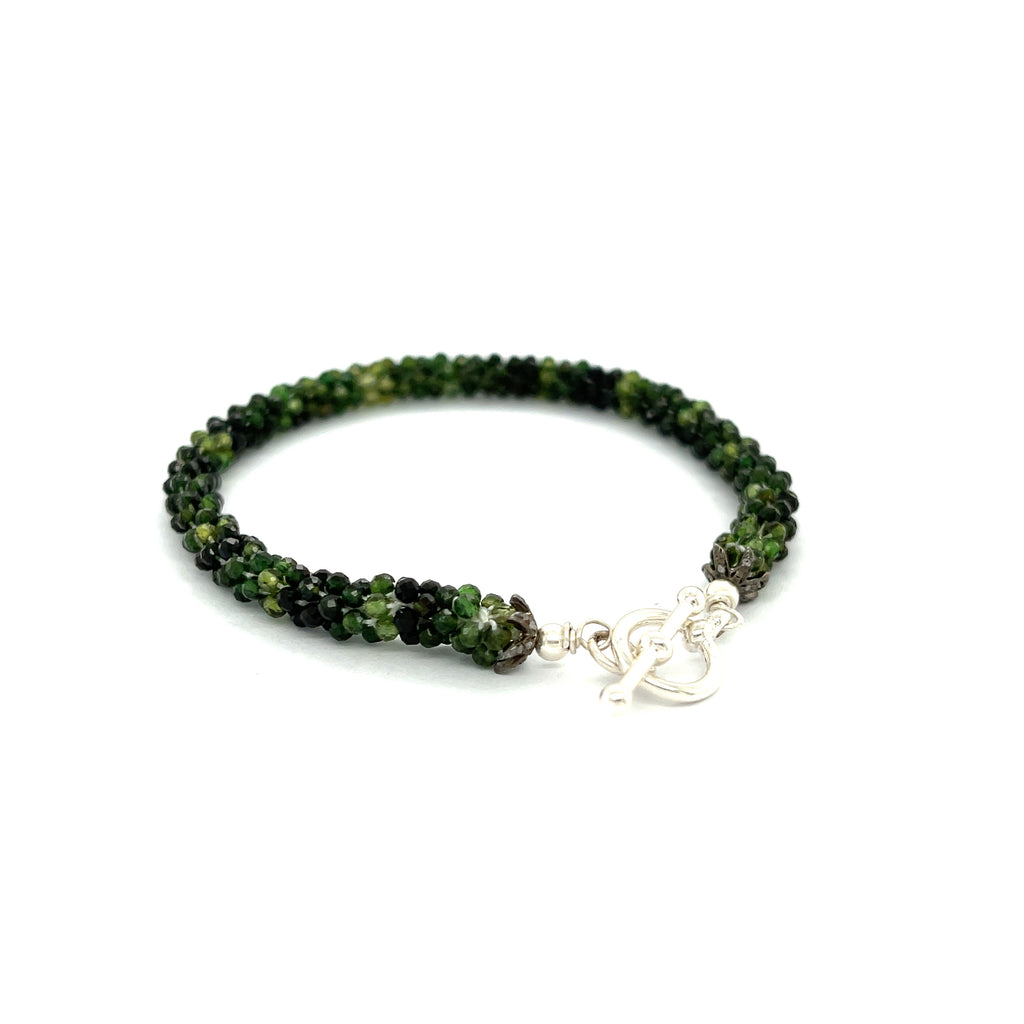 Emerald bracelet styled for everyday elegance or special occasions – a symbol of love and abundance. On a white background  right angle toggle overview.