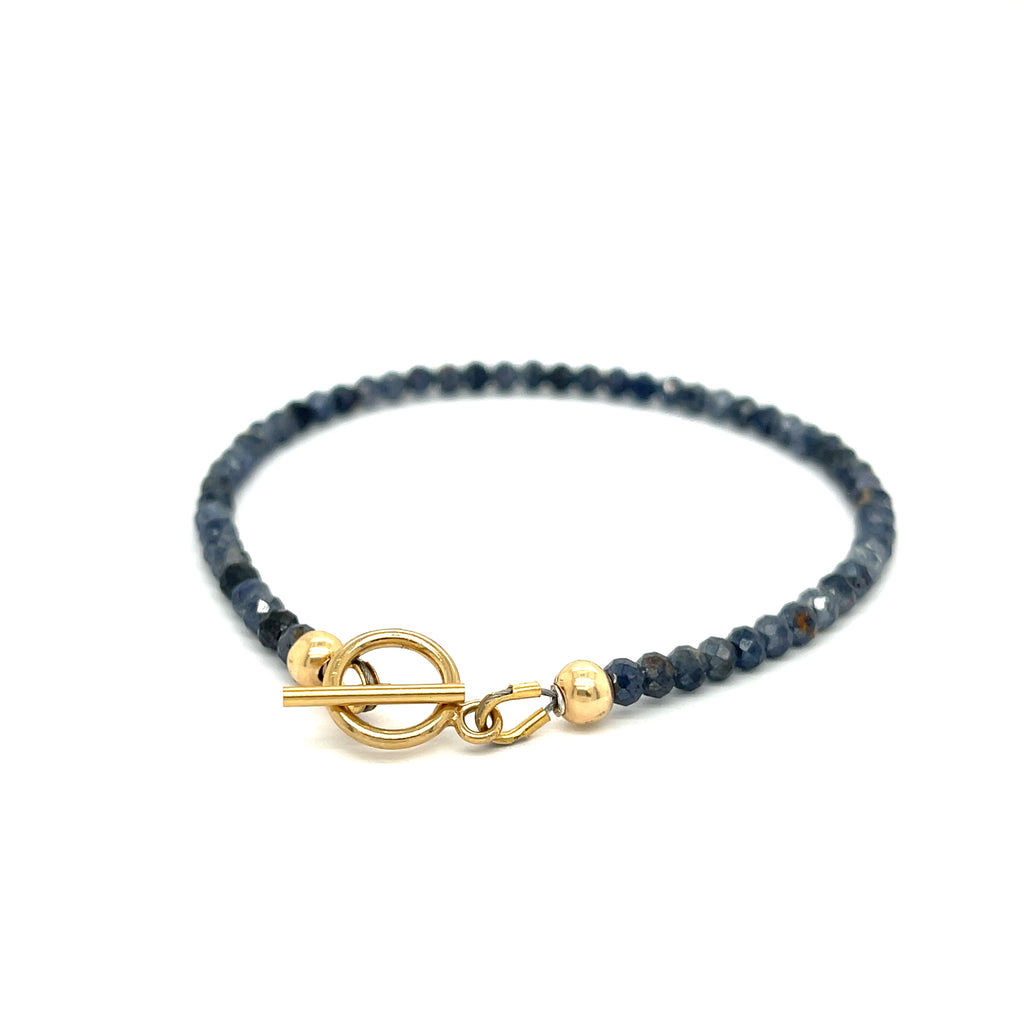  Gold-filled toggle clasp detail on handcrafted sapphire bracelet on a white background toggle overview.