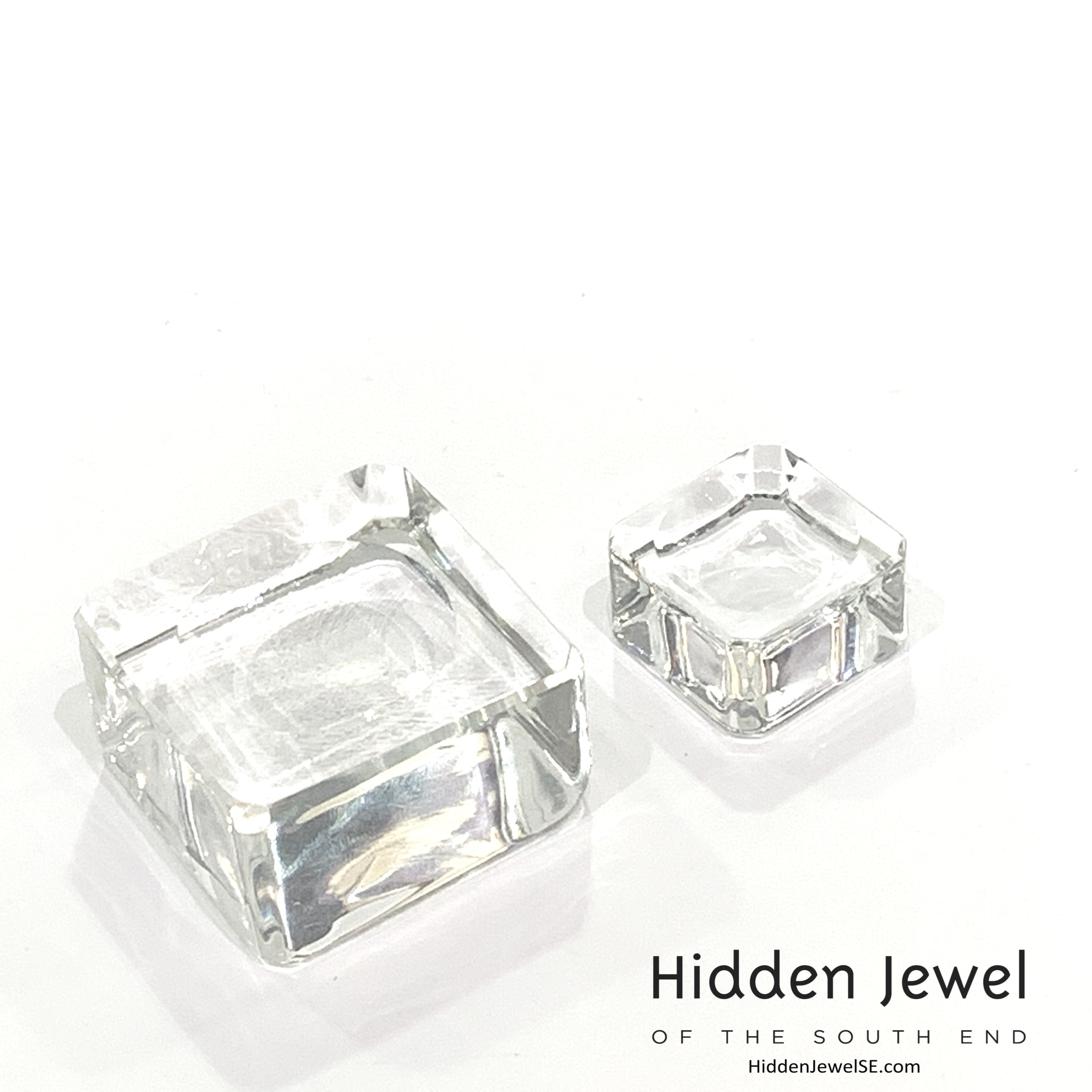 Stands for Gemstone Spheres and Eggs