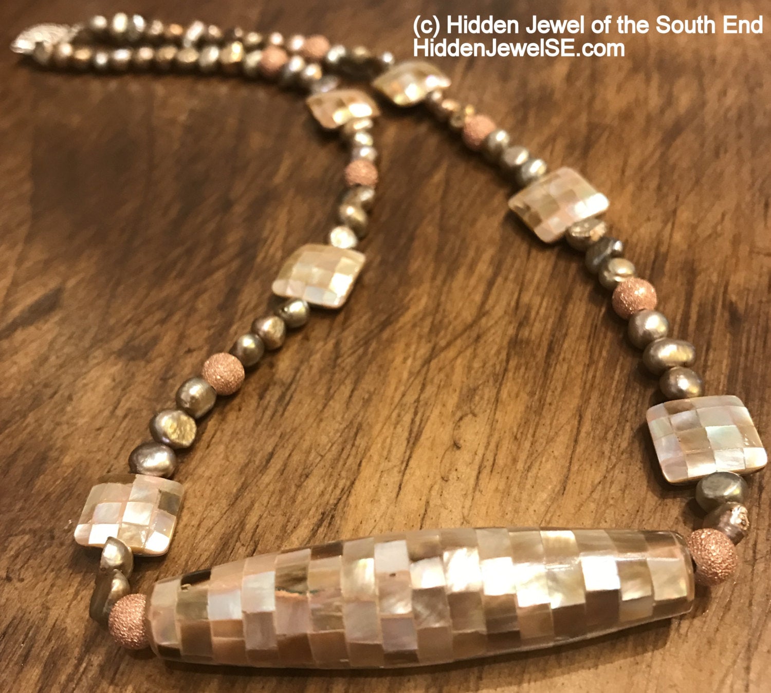 Light Brown Simple Pearl Necklace with Mother of Pearl