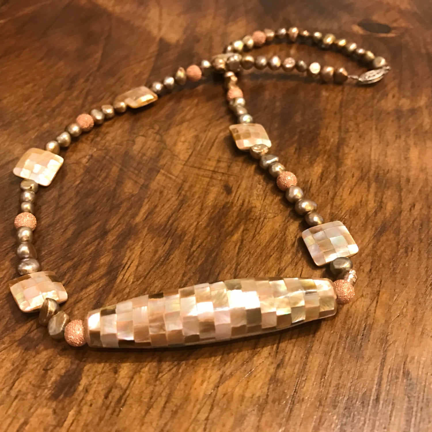 Light Brown Simple Pearl Necklace with Mother of Pearl
