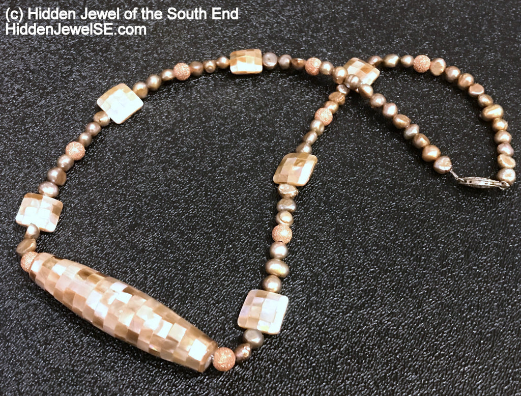 Light Brown Simple Pearl Necklace with Mother of Pearl