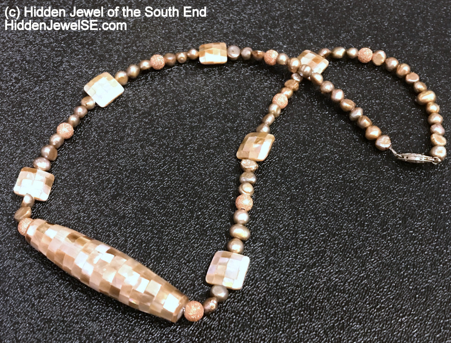 Light Brown Simple Pearl Necklace with Mother of Pearl